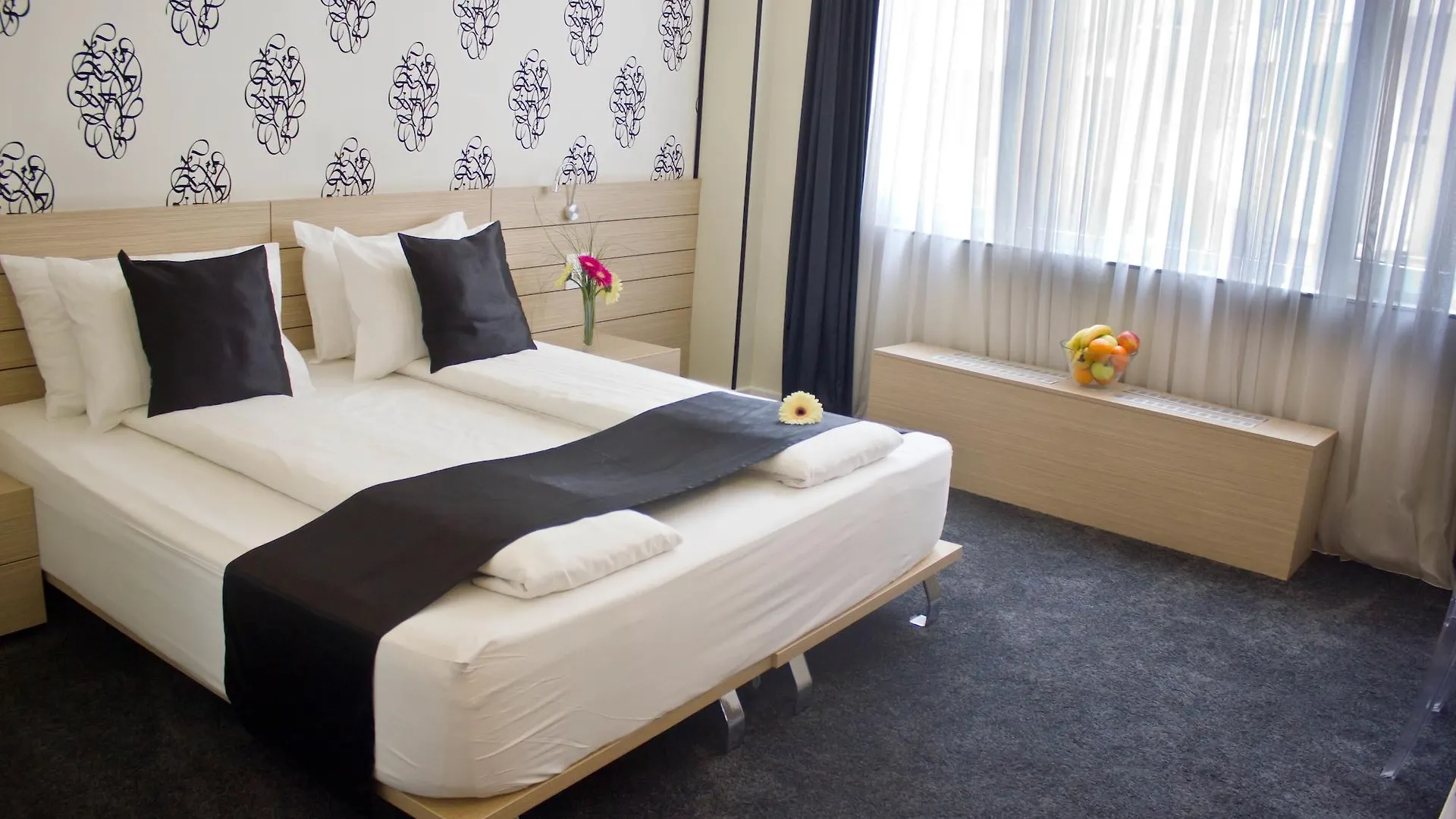 Z Executive Boutique Hotel Bucharest 4*,